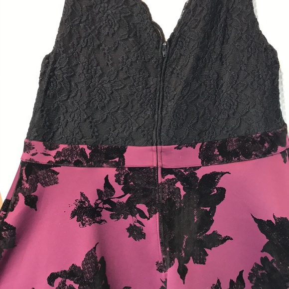 Beautiful Formal Dress with Soft Skirt Detail - Picture 7 of 10